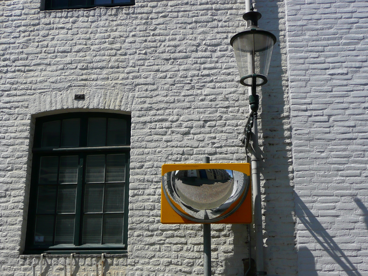 Traffic mirror